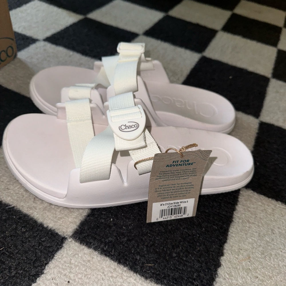 white chacos chillos slides!